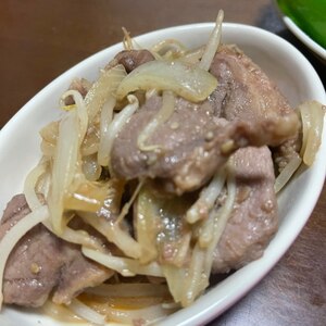 ラム肉ともやしの炒めもの